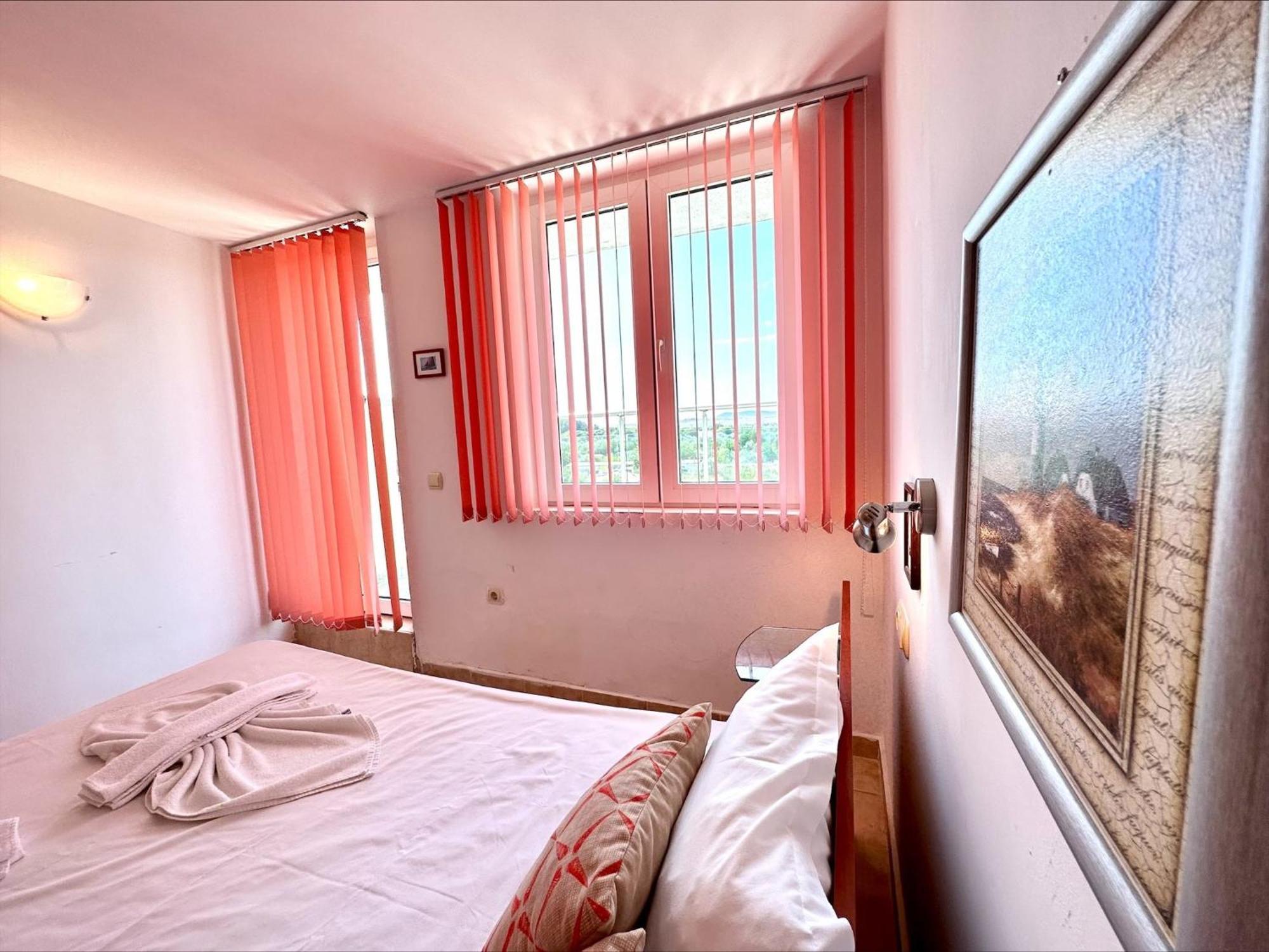 Julia Family - Menada Apartments Slăntjev Brjag Exteriör bild