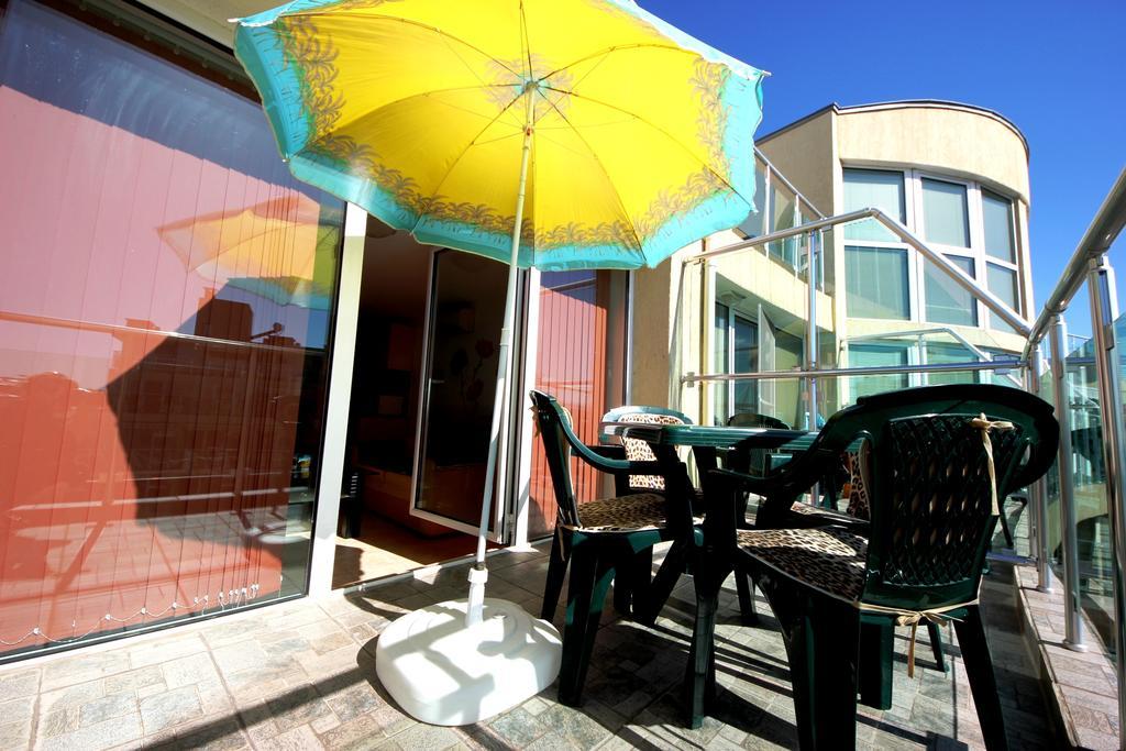 Julia Family - Menada Apartments Slăntjev Brjag Rum bild